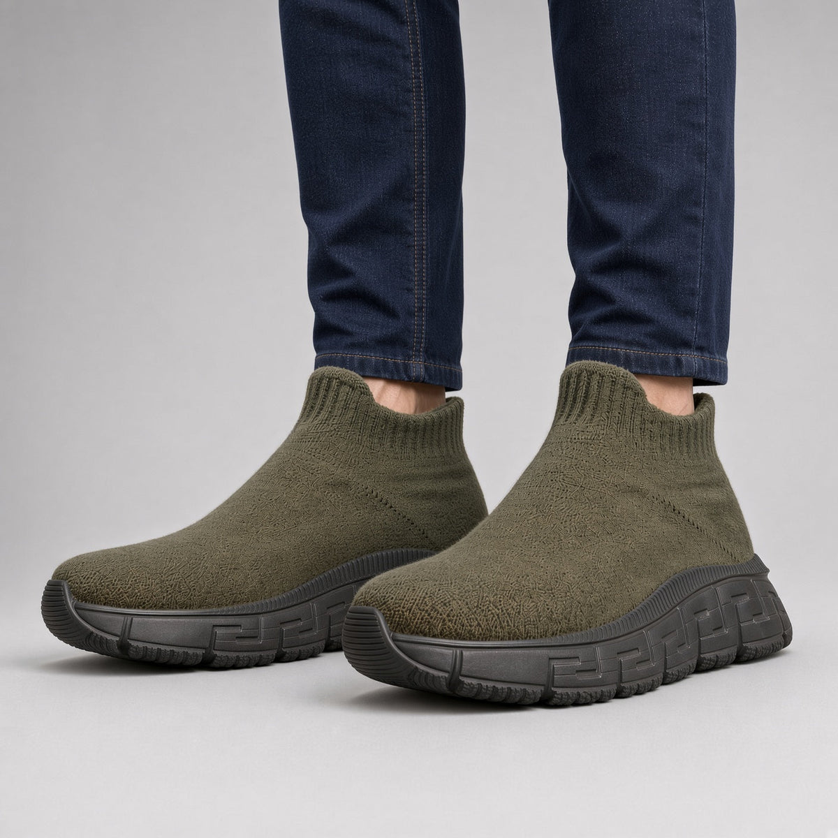 LUGO Casual Slip-on Sneaker