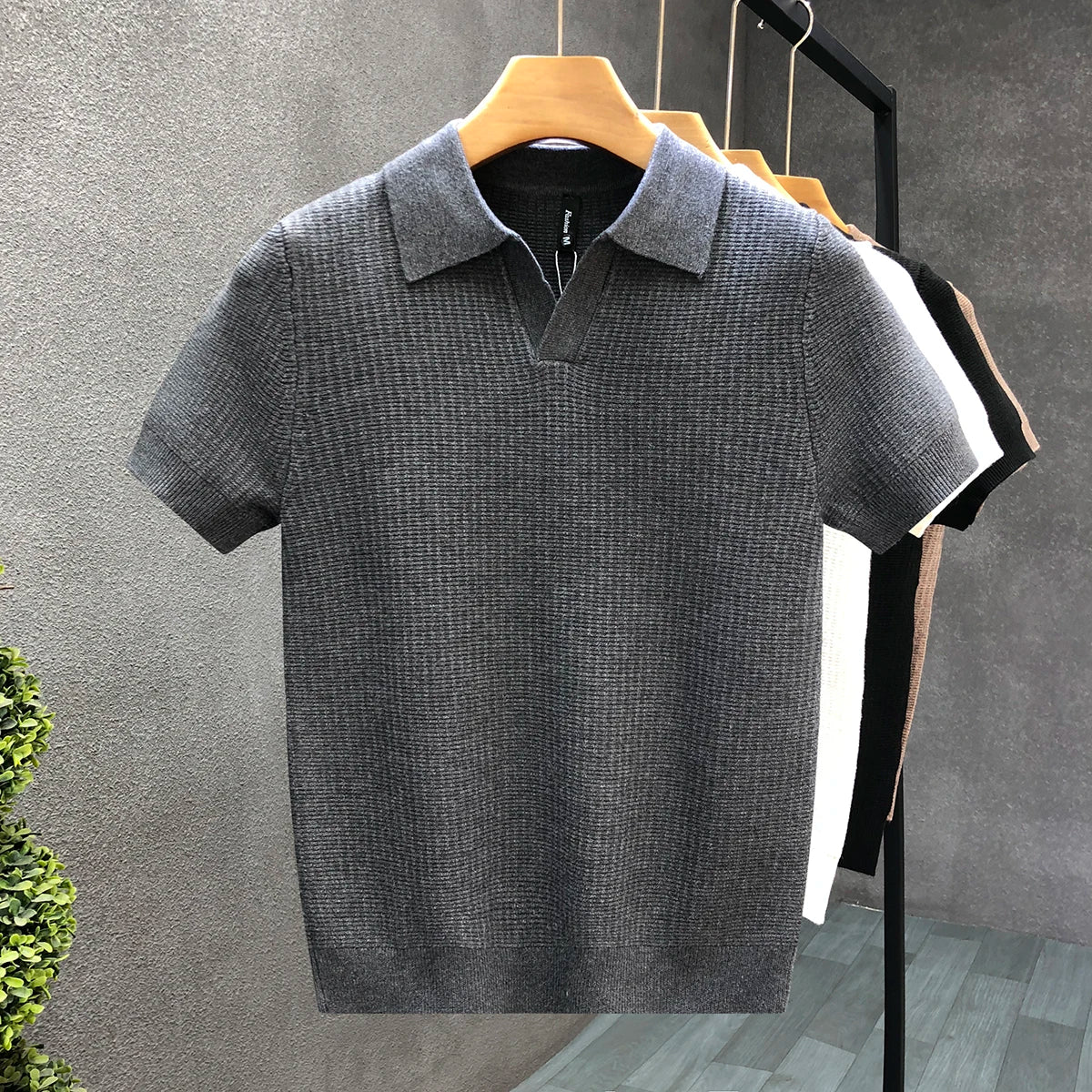 Men´s Knitted V-neck Polo Shirt